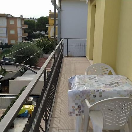 Appartamento Marcella A Due Passi Dal Mare Marcelli Bagian luar foto