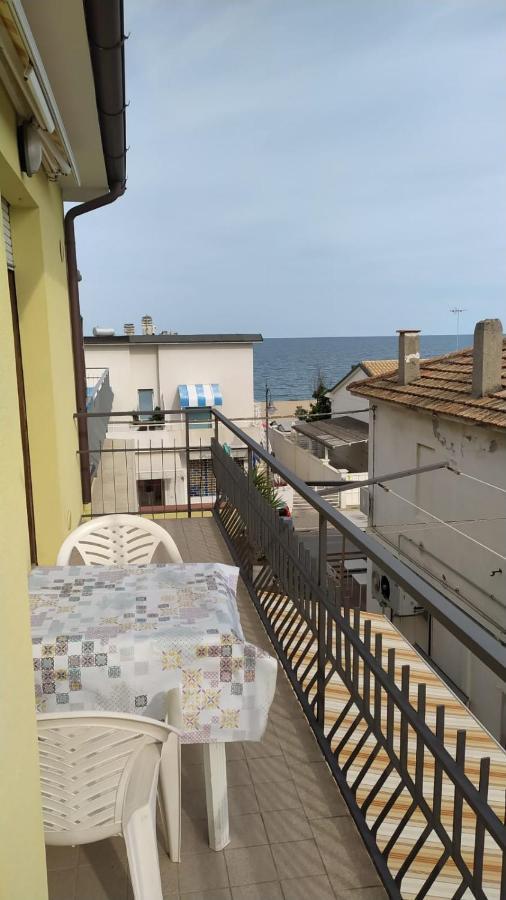 Appartamento Marcella A Due Passi Dal Mare Marcelli Bagian luar foto