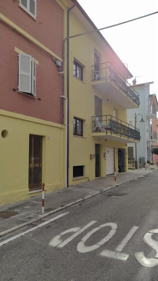 Appartamento Marcella A Due Passi Dal Mare Marcelli Bagian luar foto