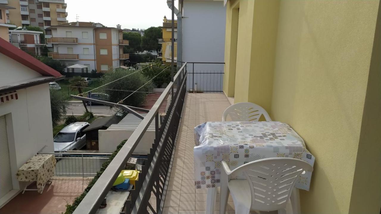 Appartamento Marcella A Due Passi Dal Mare Marcelli Bagian luar foto